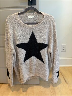 Promesa Beige Crewneck Sweater with Black Star Motif
